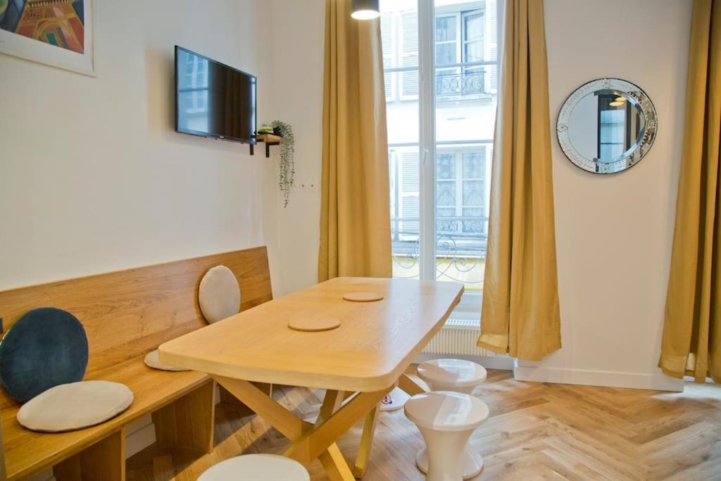 Fully Renovated Historic Apt In Heart Mouffetard Paris Exterior photo