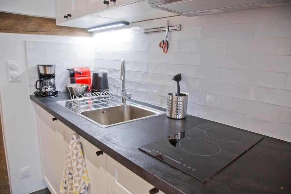 Fully Renovated Historic Apt In Heart Mouffetard Paris Exterior photo
